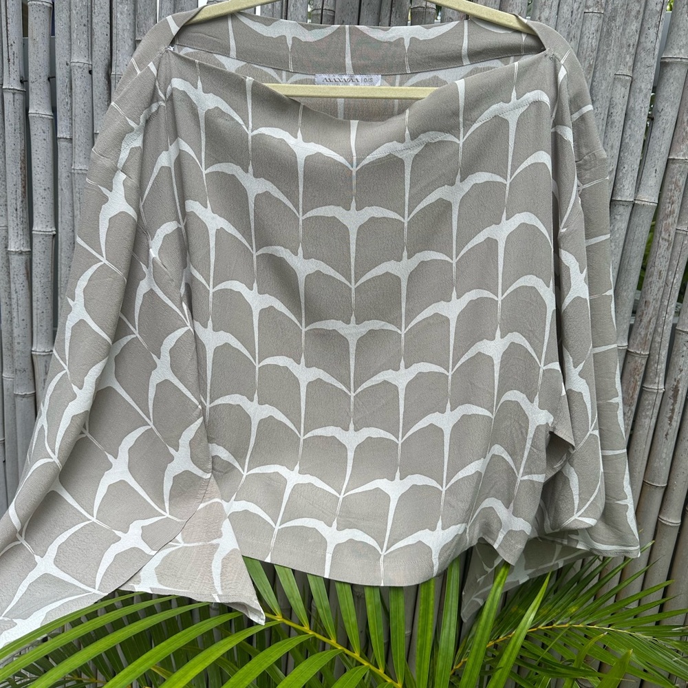 NWT Manaola Punawai OS top